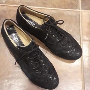 Vaneli Sneaker/Casual sport shoe 9.5N